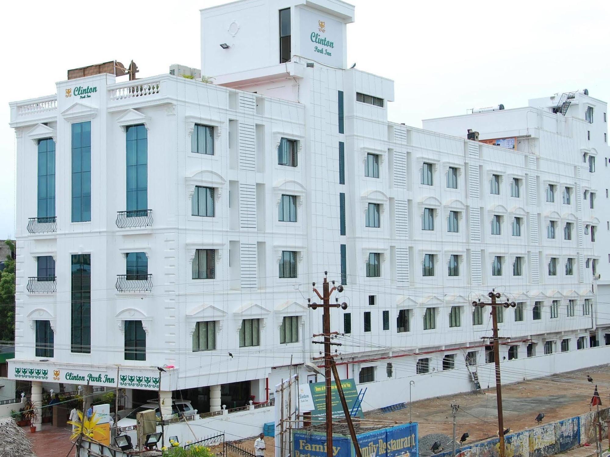 ולאנגני Clinton Park Inn מראה חיצוני תמונה